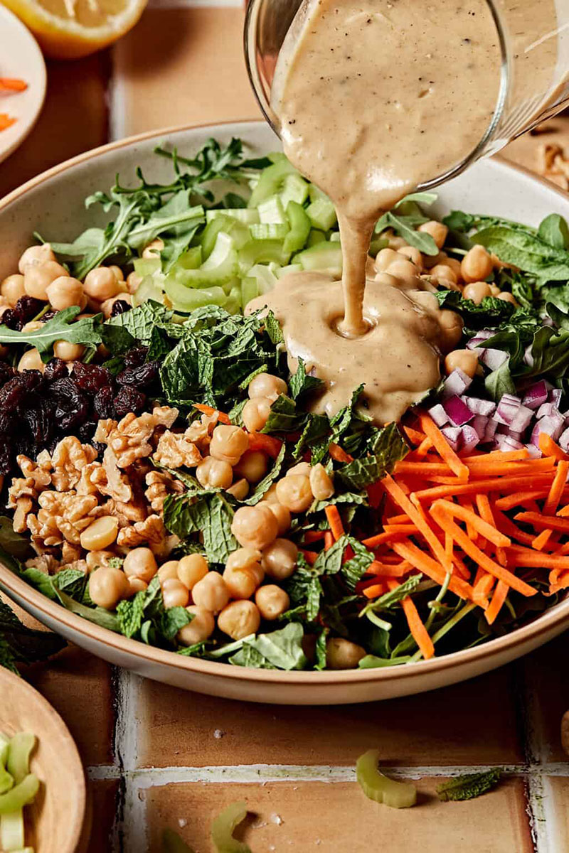 Baharatlı Tahin Soslu Nohut Salatası